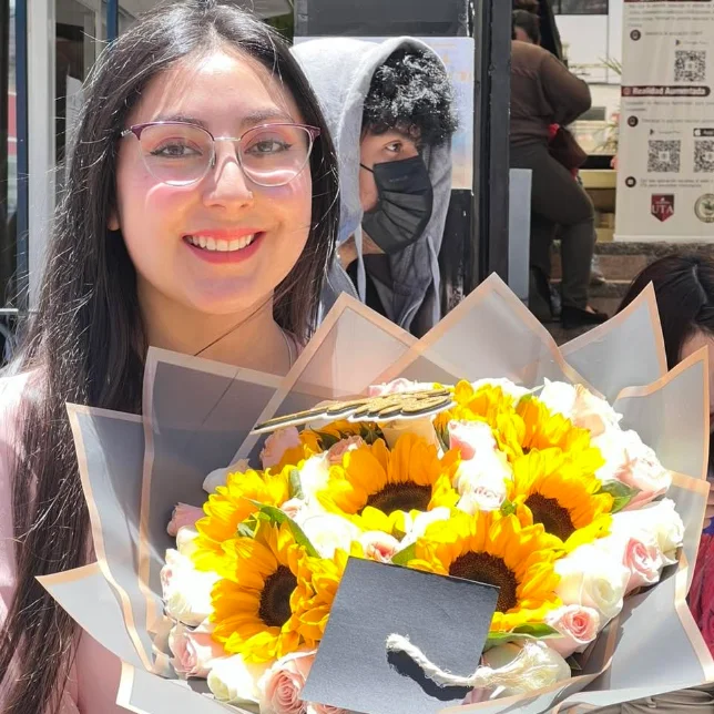 Cliente contenta con bouquet